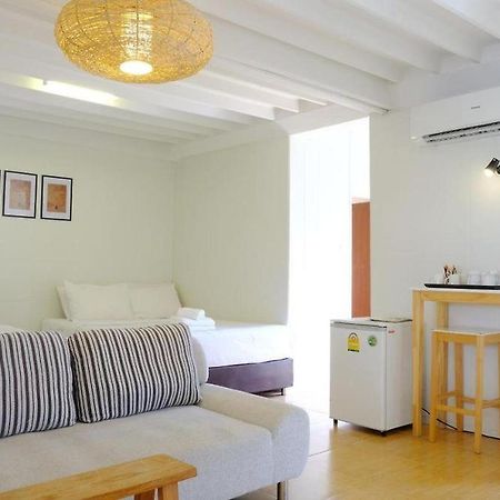 Udee Cozy Hotel Chiang Mai Bagian luar foto