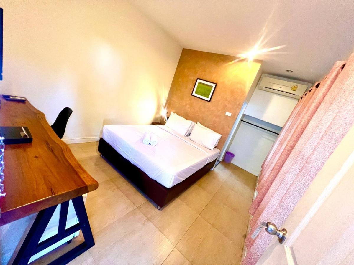 Udee Cozy Hotel Chiang Mai Bagian luar foto