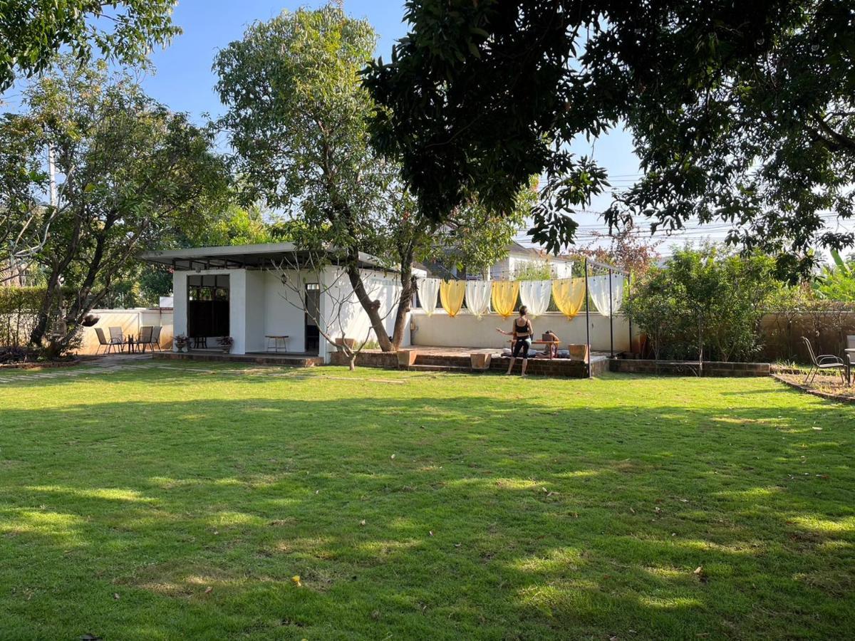 Udee Cozy Hotel Chiang Mai Bagian luar foto