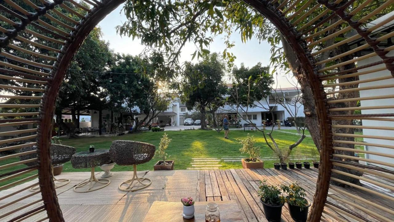 Udee Cozy Hotel Chiang Mai Bagian luar foto