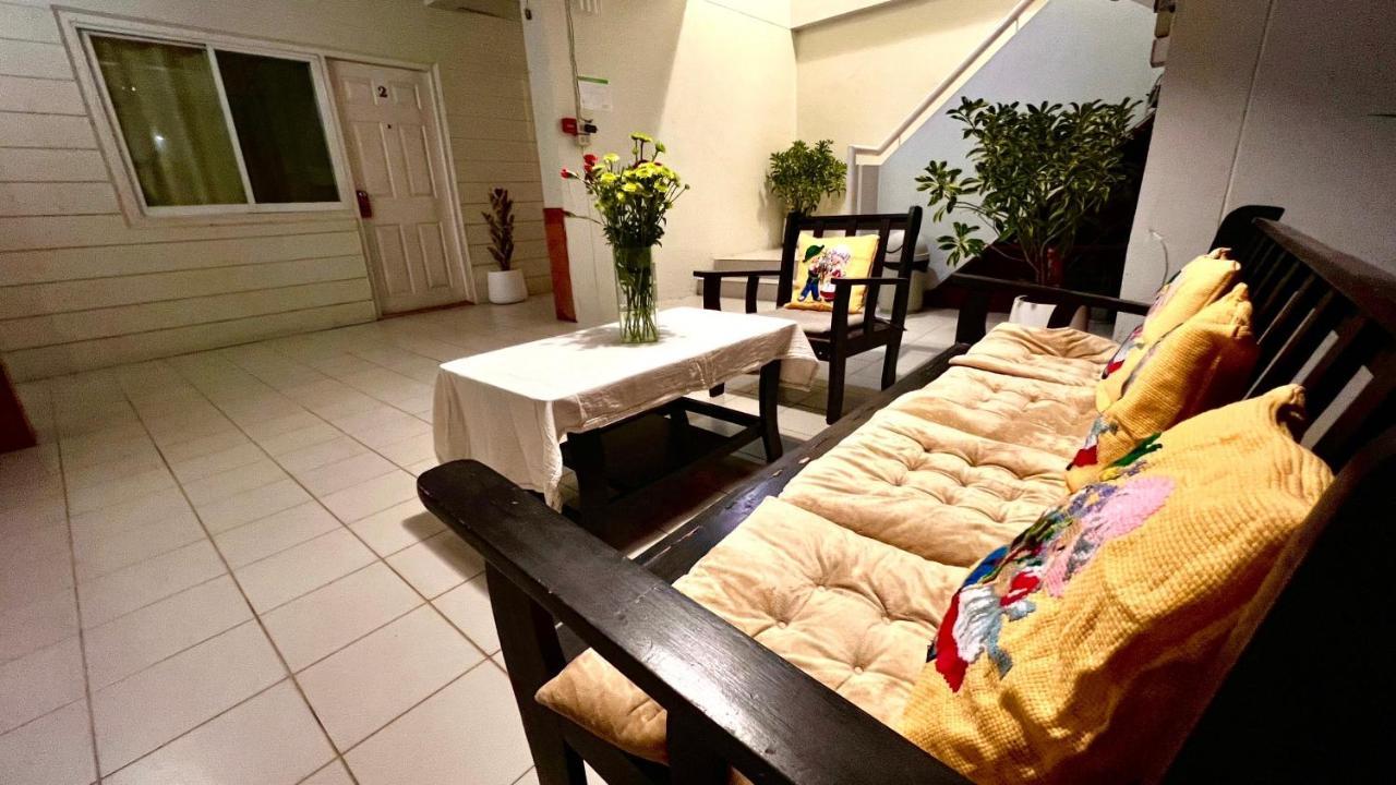 Udee Cozy Hotel Chiang Mai Bagian luar foto