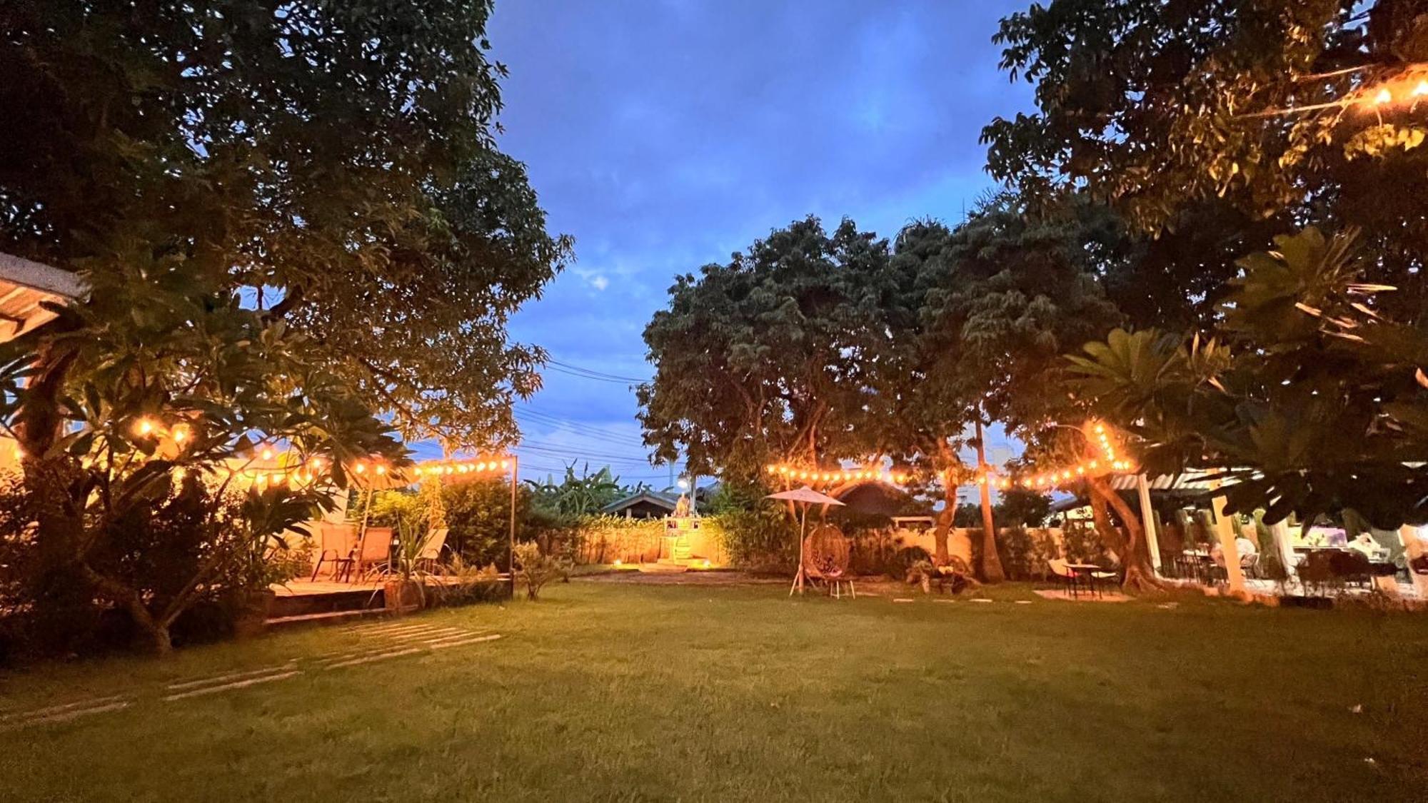 Udee Cozy Hotel Chiang Mai Bagian luar foto