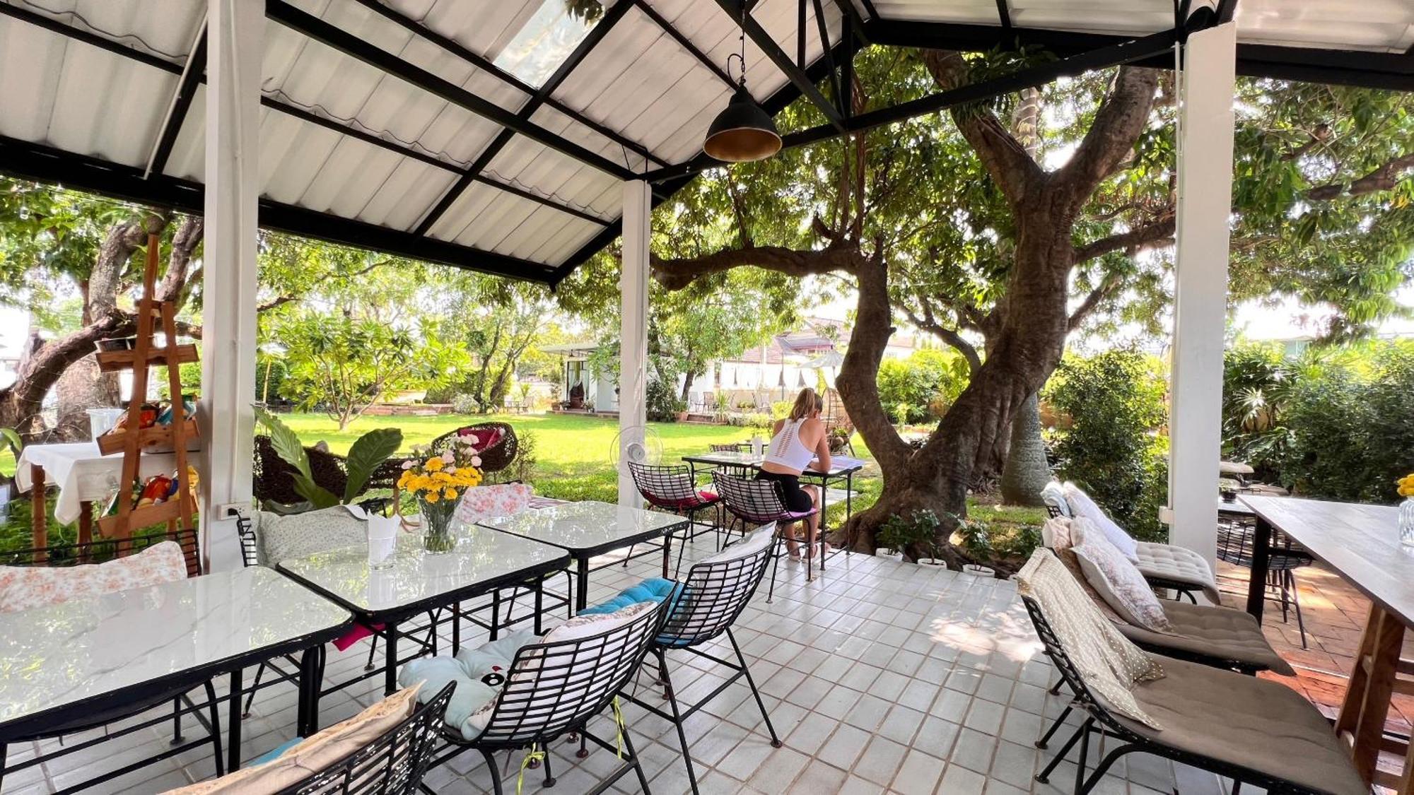 Udee Cozy Hotel Chiang Mai Bagian luar foto