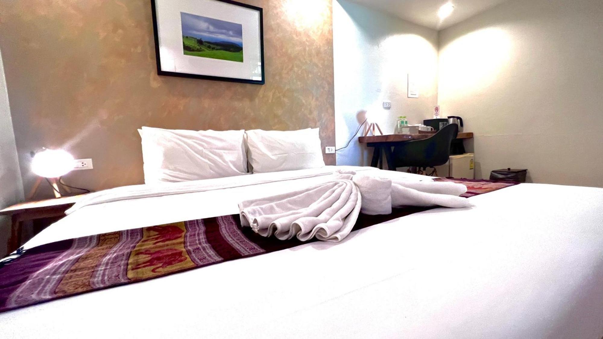 Udee Cozy Hotel Chiang Mai Bagian luar foto